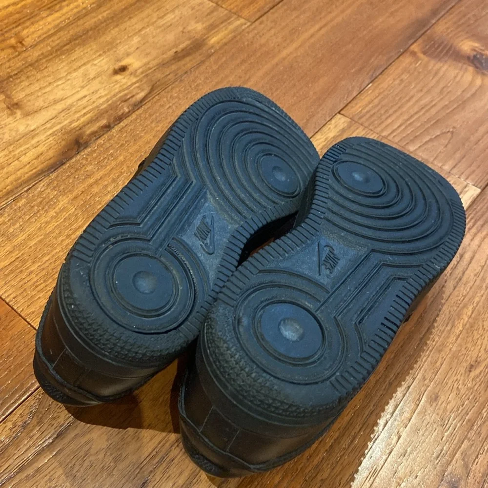 Kids Black Nike Sneakers - Picture 6 of 11